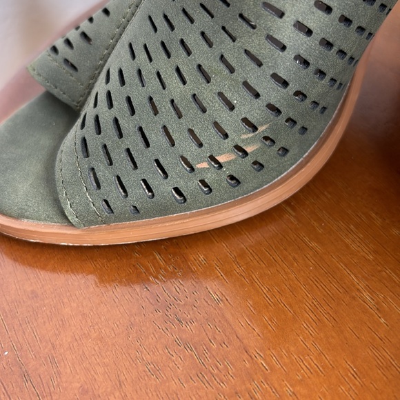 🏠Restricted Open Toe Heel | Olive | Size 7 - Picture 7 of 12